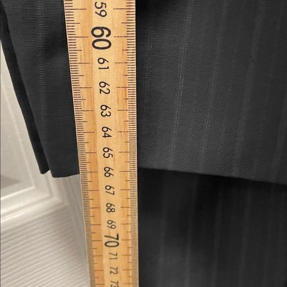 Hugo Boss Charcoal Pinstripe Men's Suit - 36 - Picture 9 of 16